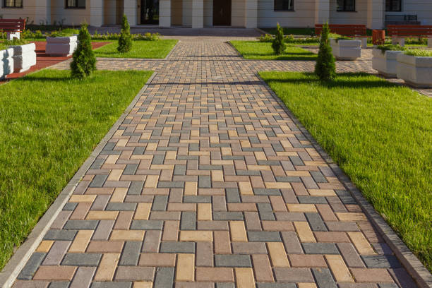 Best Professional Driveway Pavers  in Lansing, MI